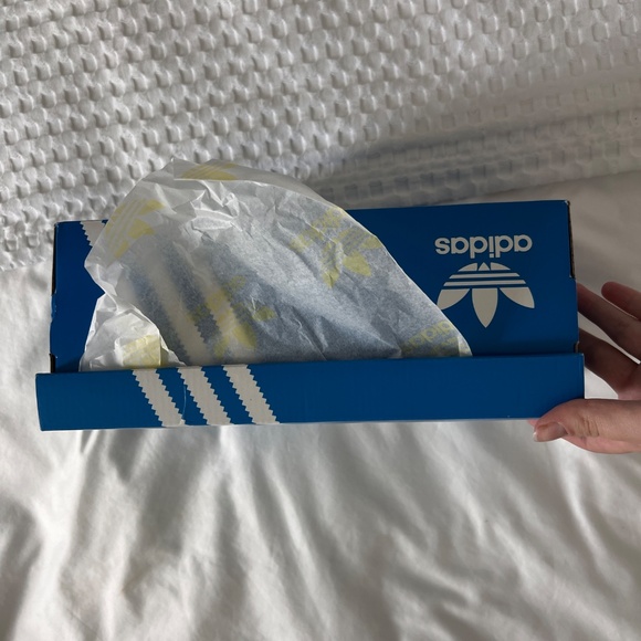 Red and white Adidas Sambas NWT - Picture 5 of 6